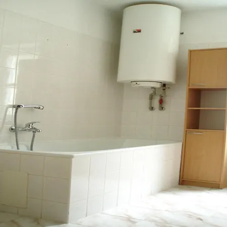 Prázdninový dům Mansion In With Shared Pool *